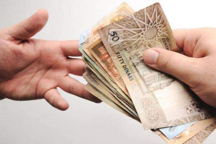 قرارات حكومية حيز التنفيذ بشأن "الرواتب"
