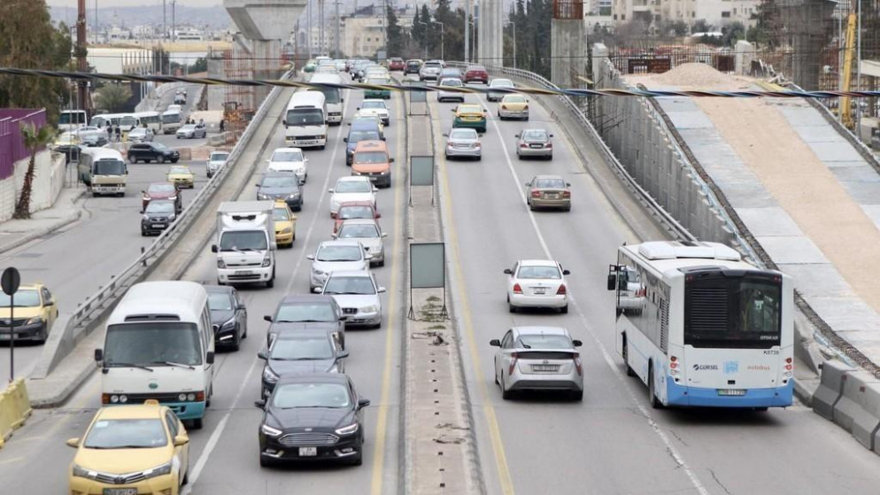دعوة إلى اتباع نظام الفردي والزوجي لحركة المواطنين بالاردن