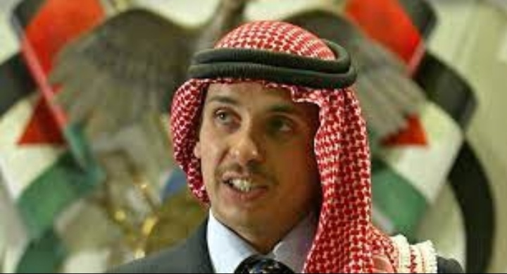 الأمير حمزة يوقع رسالته بعد اجتماعه مع الأمراء وجلالة الملك يوم أمس