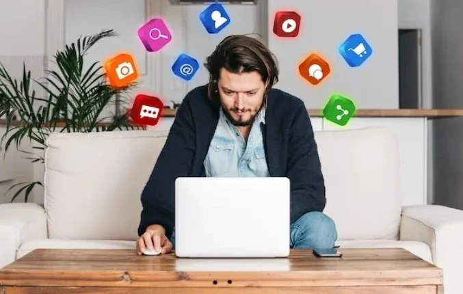 مطلوب موظفين للعمل على صفحات التواصل الاجتماعي داخل المول في عمّان براتب مميز